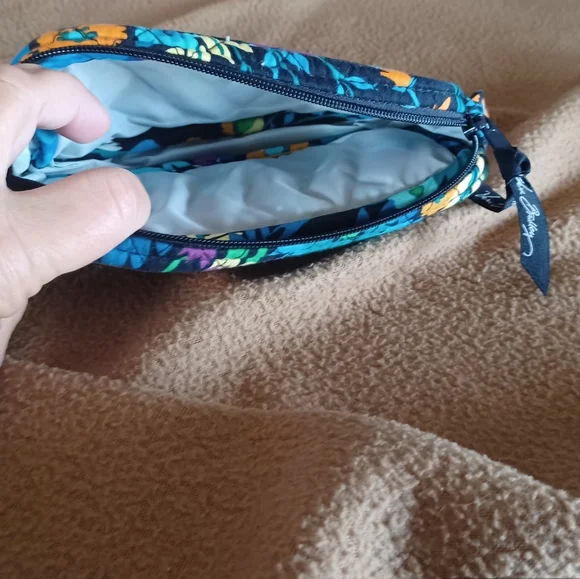 Vera Bradley - Picture 3 of 4